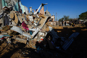 Aftermath of Israeli raid, in Khan Younis