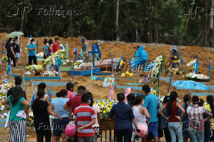 Sepultamento no cemitrio Nossa Senhora de Aparecida, em Manaus (AM)