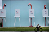 FILE PHOTO: The Wider Image - Behind the curtains: scenes from the US election