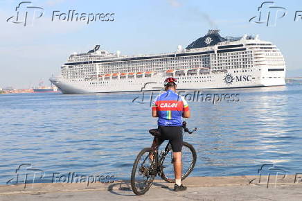 Movimentao de transatlnticos no pier mau no rio de janeiro