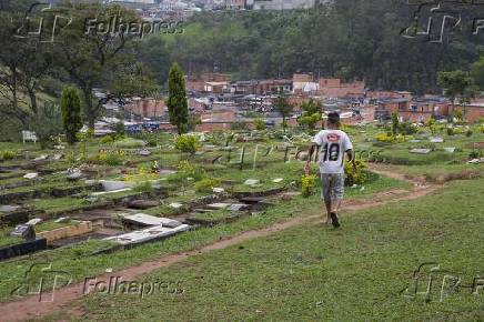 Parque dos Girassis, que divide terreno com cemitrio de mesmo nome, em Osasco