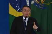 Bolsonaro durante assinatura de decreto que flexibiliza regras para uso de arma, em Braslia