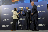Toque de campana en la Bolsa de Madrid por el centenario de Telefnica