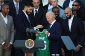 Biden elogia la fuerza de los Celtics y revela que el Servicio Secreto le llama 