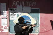 Polcia Militar realiza operao na comunidade Cidade de Deus, no Rio