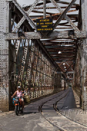 Vista da ponte rodoferroviria Imperial Dom Pedro II, que liga as cidades de Cachoeira e So Flix