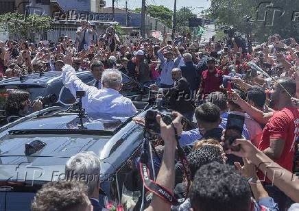 Folhapress Fotos Lula Cumprimenta Apoiadores Ap S Votar Em Sao Bernardo