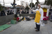 Religiosos unem esforos para ajudar populao de rua diante da Covid