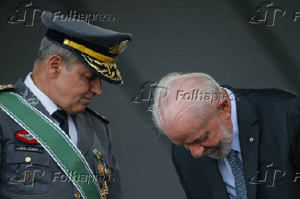 O presidente Lula e general Toms Paiva em cerimnia do Dia do Exrcito