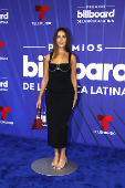 El negro y los diseos clsicos intervenidos dominaron la alfombra de los Latin Billboards