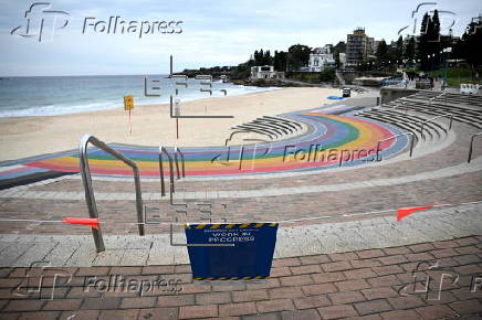 Tar balls washed ashore forces closure of Coogee Beach