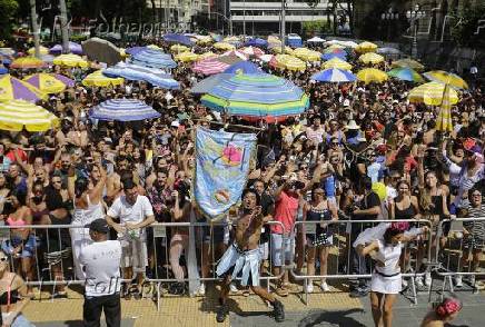 Blocos fazem esquenta para carnaval paulistano 