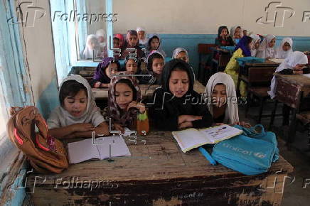 Afghan girls attend primary schools after summary holidays in Kandahar