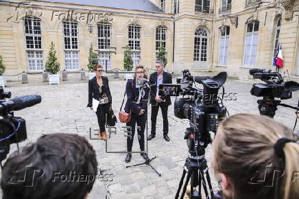 French Prime Minister meets CFDT and MEDEF