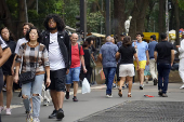 Pedestres enfrentam tarde gelada na Paulista