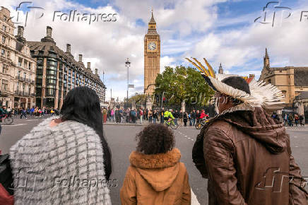 Protesto em frente ao Big Ben e a London Eye, em Londres