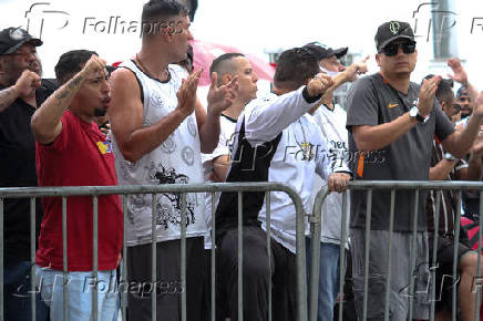 Torcida GAvies da Fiel em apoio ao presidente do Corinthians