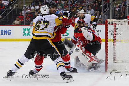 NHL: Pittsburgh Penguins at New Jersey Devils