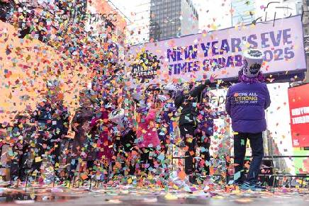 Pessoas participam do Teste de Confete de Vspera de Ano Novo na Times Square