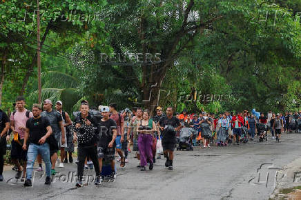 Migrant caravan leaves Huixtla to reach the U.S. border