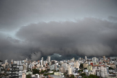 Nuvens carregadas anunciam chuva em Caxias do Sul (RS)