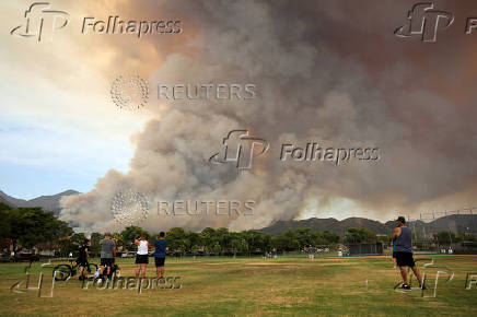 Airport Fire burns in the hills of Orange County