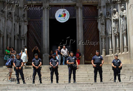 Movimento passe livre fez protesto durante a missa na catedral da S