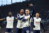 Premier League - Tottenham Hotspur v Manchester United