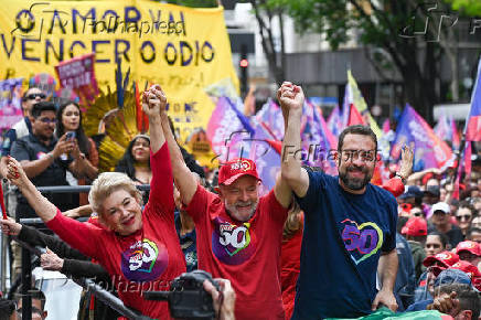 Caminyada com Boulos, Marta e Lula na Av. Paulista