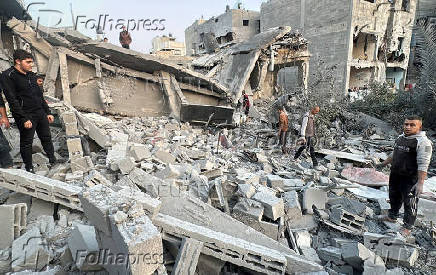 Aftermath of Israeli strike on a house in Gaza's Jabalia