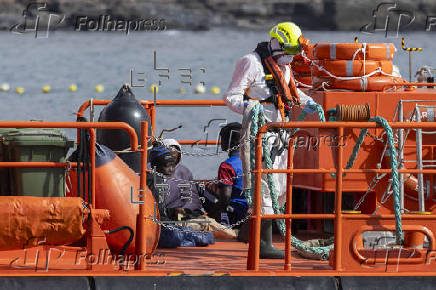 Tres cayucos llegan el Da de Navidad a Canarias con 184 migrantes y localizan otros dos