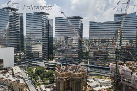 Prdios de escritrios no eixo entre avenida Berrini e marginal Pinheiros, em So Paulo