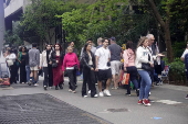 Pedestres enfrentam tarde gelada na Paulista