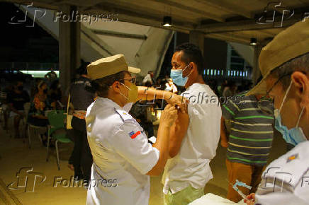 Vacinao contra a Covid-19 na madrugada deste domingo em Manaus