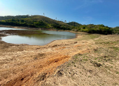 Nvel baixo da Represa de Paraibuna SP