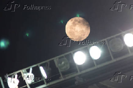 Vista da lua Superlua no Rio de Janeiro