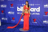 El negro y los diseos clsicos intervenidos dominaron la alfombra de los Latin Billboards