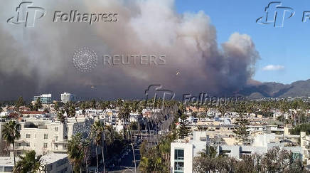 Wildfire burns in Santa Monica, California