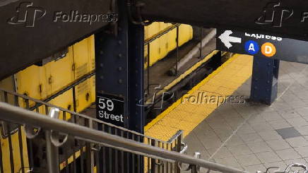 Os trens A e C que no funcionam causam confuso, congestionamento e atrasos para os passageiros na cidade de Nova York.