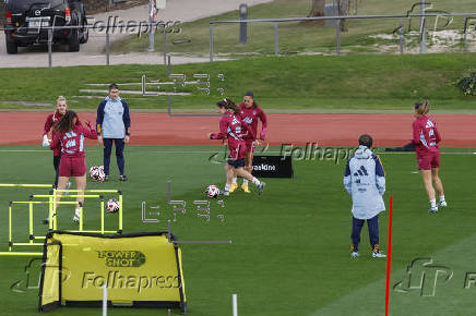 Entrenamiento de la seleccin femenina de ftbol en Las Rozas