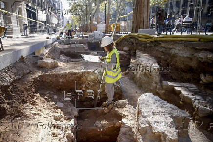 Obras en la Rambla de Barcelona dejan al descubierto muros del antiguo Estudio General