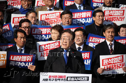 People take part in a rally calling for expelling South Korean President Yoon Suk Yeol in Seoul