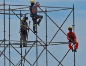 Montagem do palco para as festas de rveillon, nas areias da praia de Copacabana