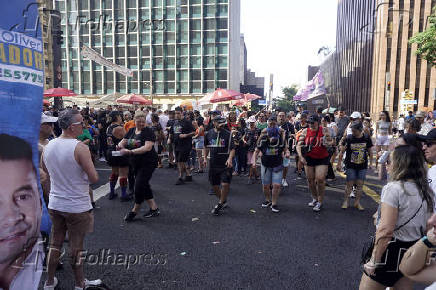 Movimentao na Avenida Paulista na tarde deste domingo