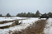 FILE PHOTO: Ukrainian service members attend military exercises in Chernihiv region