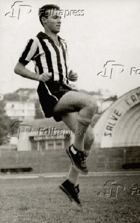 Futebol: o jogador Zagallo durante