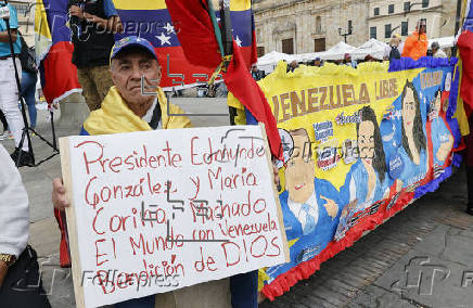 Venezolanos salen a protestar en Bogot para reivindicar el triunfo electoral de Gonzlez