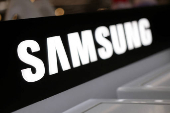 Samsung logo is displayed in a supermarket