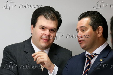 Fernando Coelho e Maurcio Quintella conversam em reunio