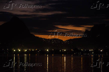 Lagoa Rodrigo de Freitas, localizada na zona sul da cidade do Rio de Janeiro